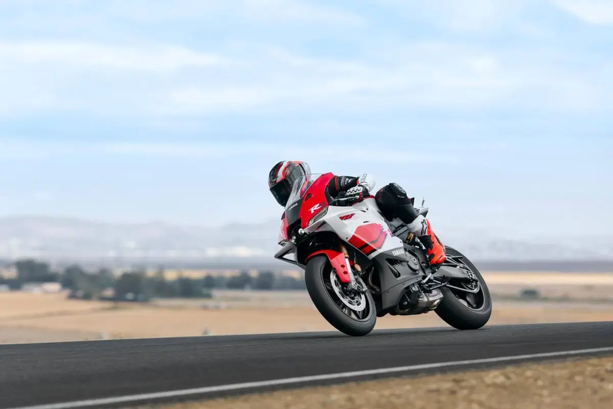 Yamaha YZF R9 70th (2026) (7)