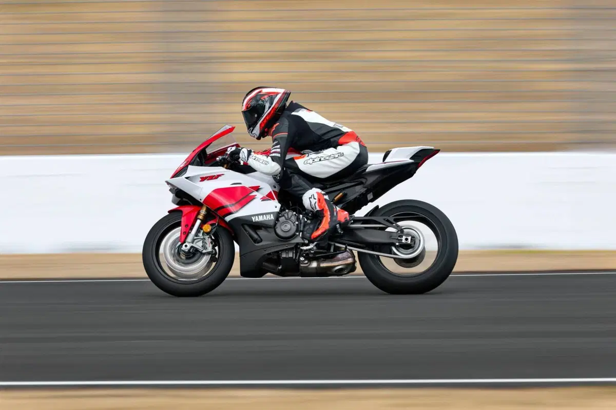 Yamaha YZF R9 70th (2026) (8)