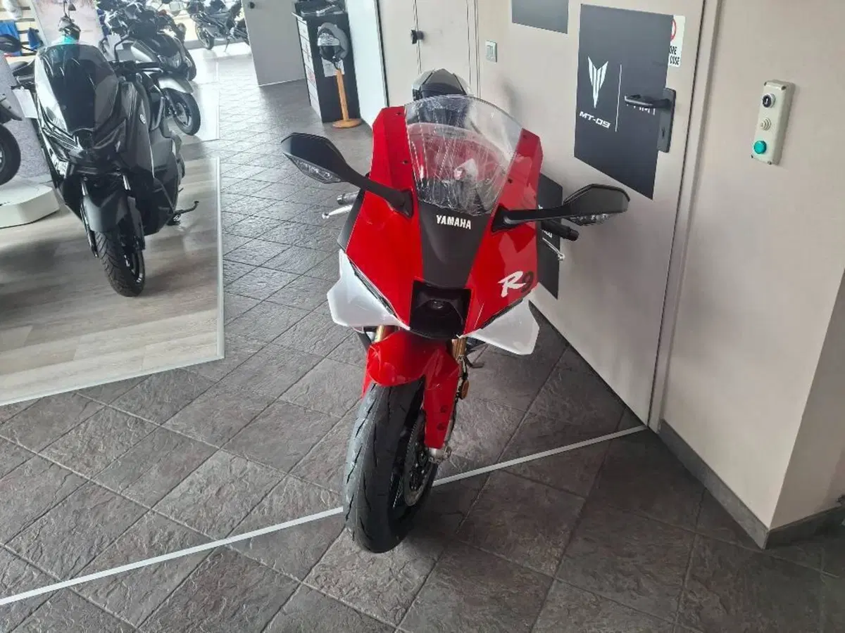 Yamaha YZF R9 70th (2026) (3)