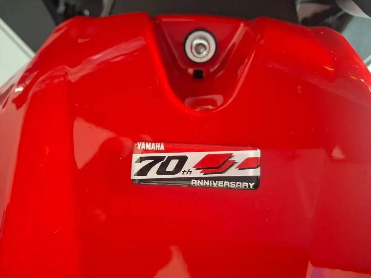 Yamaha YZF R9 70th (2026) (4)