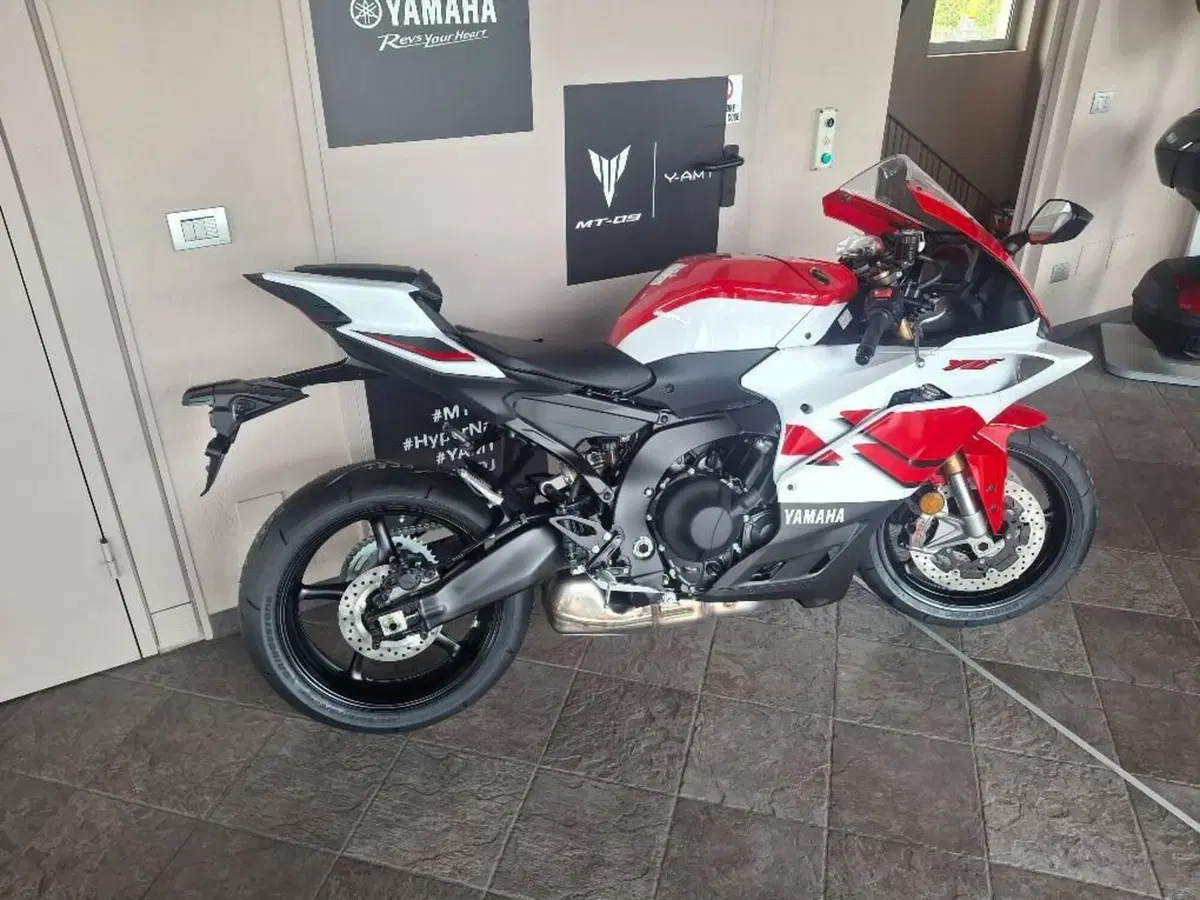 Yamaha YZF R9 70th (2026) (2)