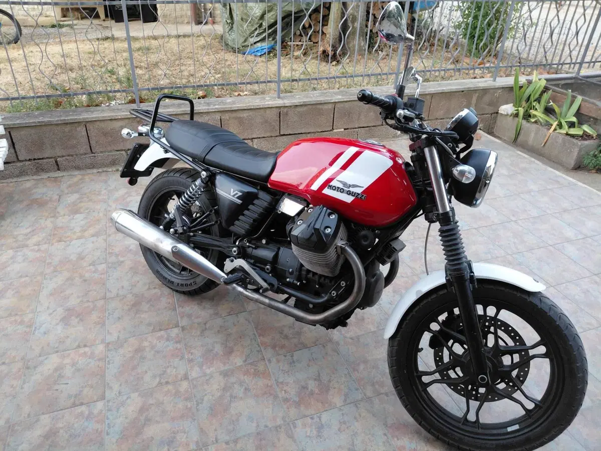 Moto Guzzi V7 Stone (2012 - 15)