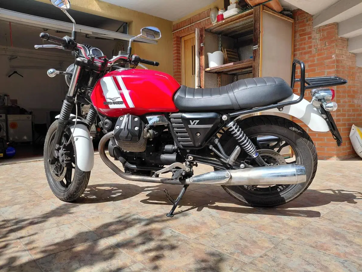 Moto Guzzi V7 Stone (2012 - 15) (3)