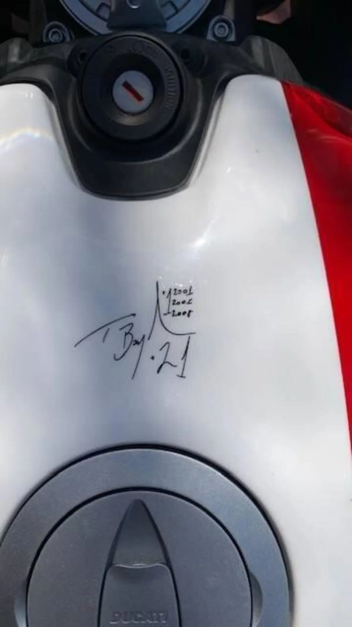 Ducati Panigale V2 Bayliss 1st Championship 20th Anniversary (2021 - 24) (7)