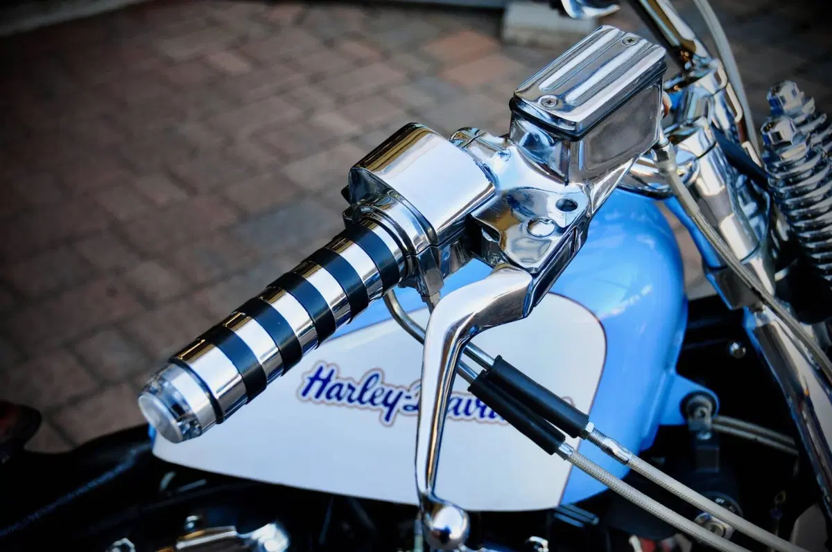 Harley-Davidson 883 Hugger (1994 - 00) - XLH (10)
