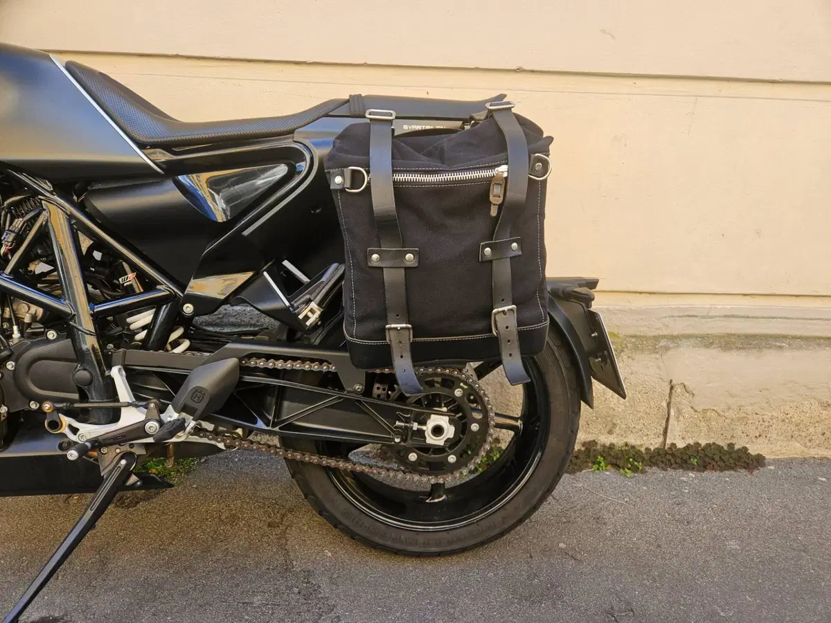 Husqvarna Svartpilen 701 (2020) (3)