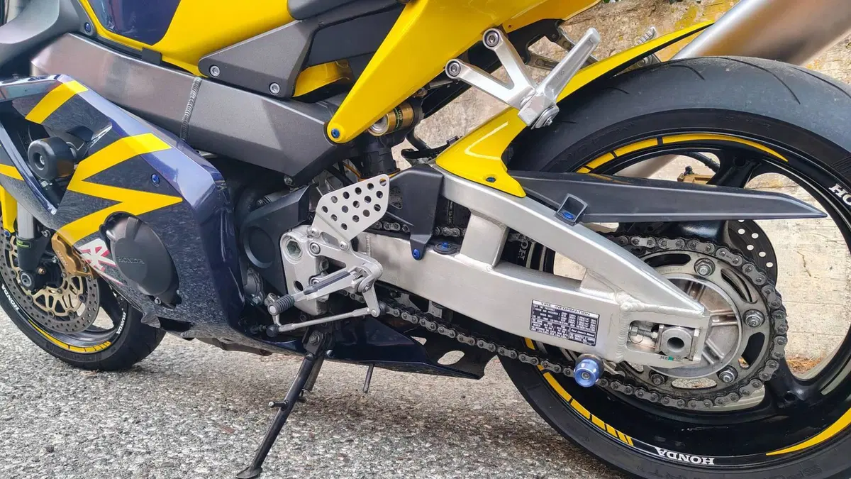 Honda CBR 900 RR Fireblade (954) (10)