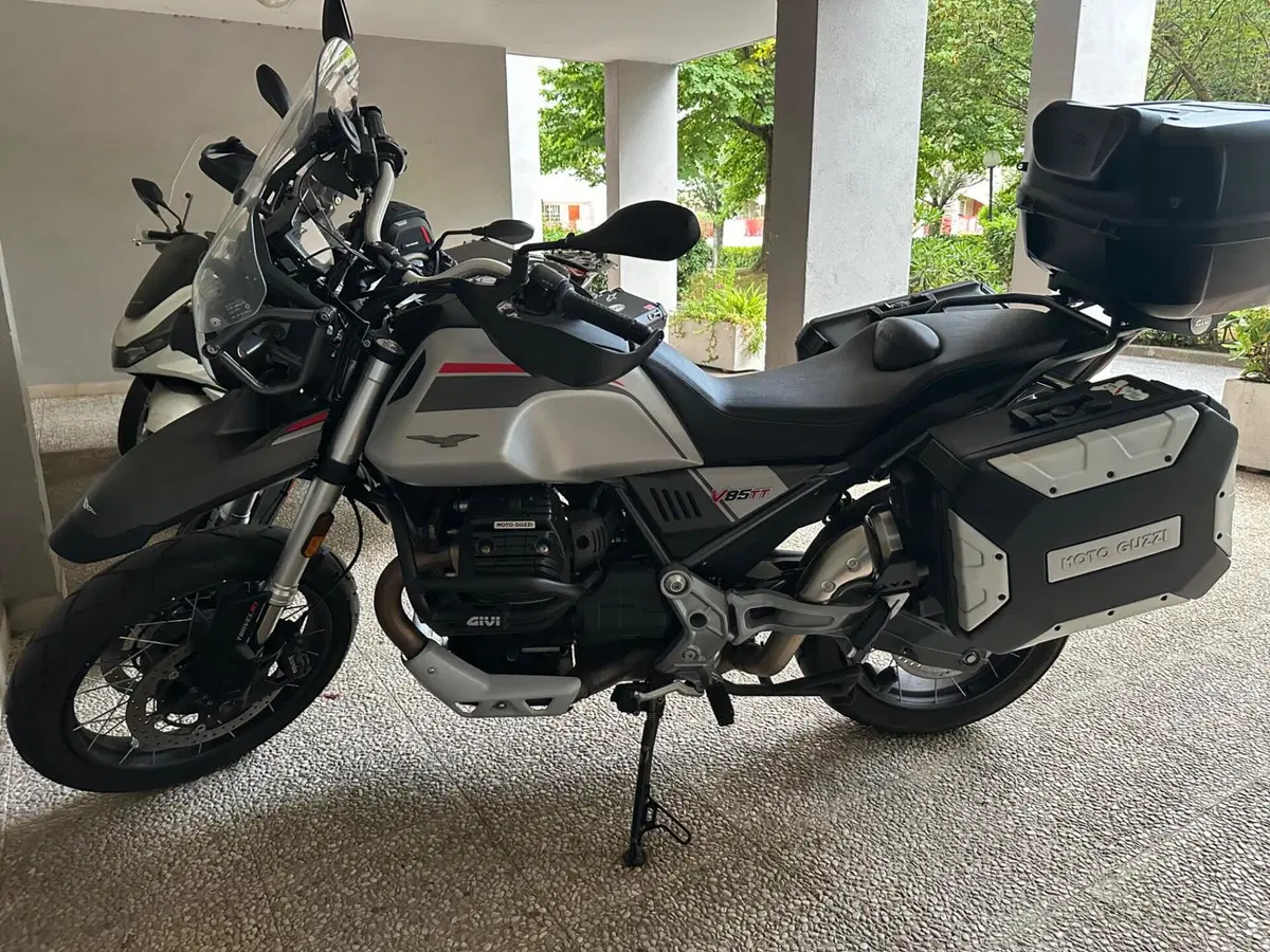 Moto Guzzi V85 TT (2021 - 23)