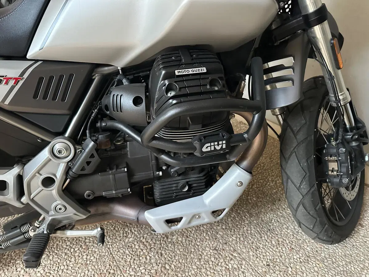 Moto Guzzi V85 TT (2021 - 23) (7)