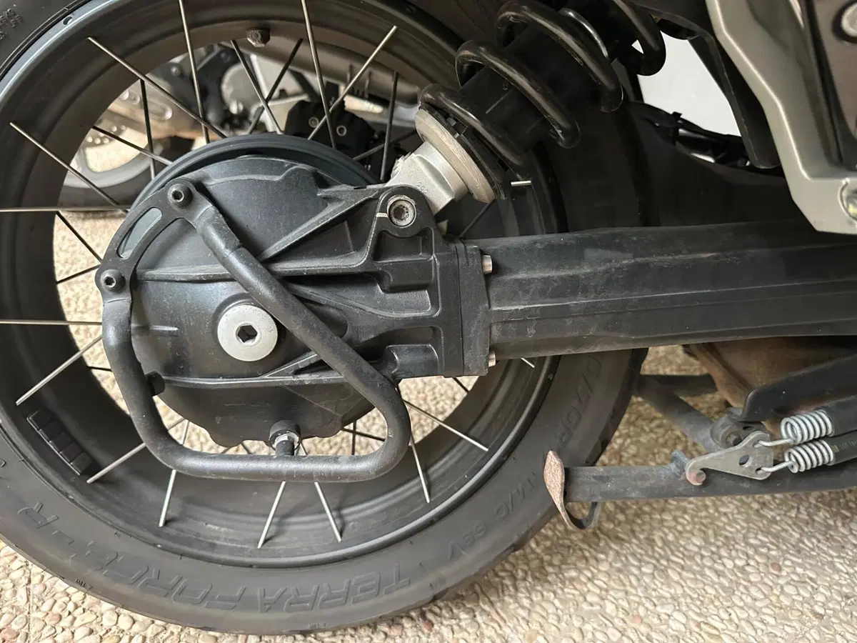 Moto Guzzi V85 TT (2021 - 23) (8)