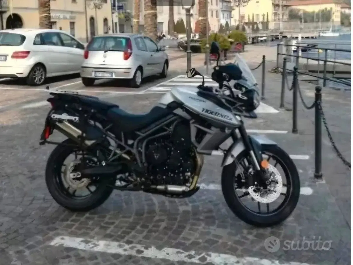 Triumph Tiger 800 XRx (2015 - 17) (2)