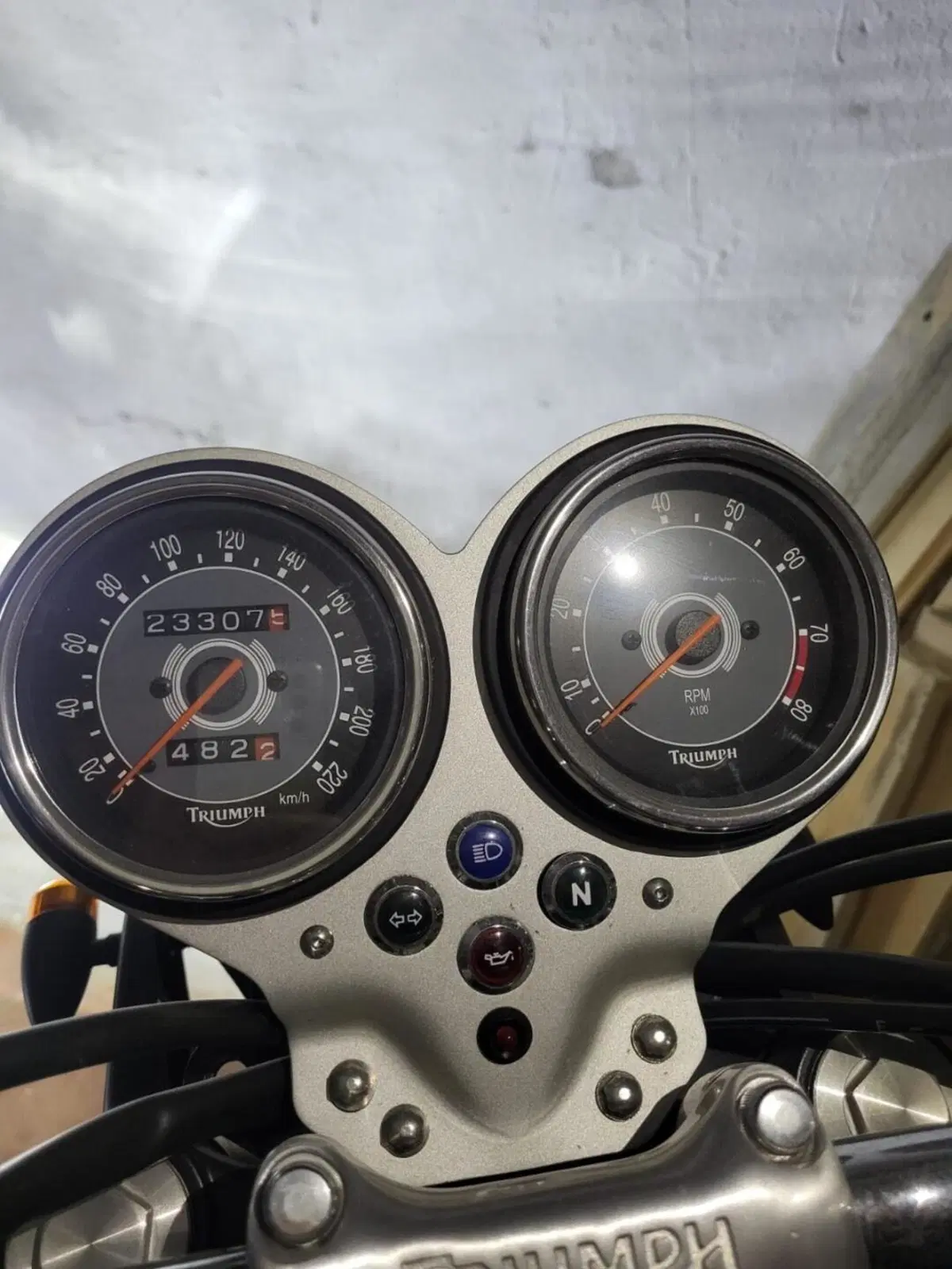 Triumph Bonneville T100 (2001 - 07) (3)