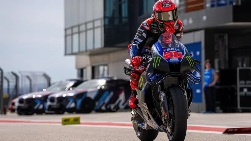 MotoGP 2026. GP di Spagna ad Aragon. Fabio Quartararo e la fumata bianca della sua Yamaha M1: "Avevo un albero di Natale sul cruscotto, ho fatto il collaudatore. Sapevo che il motore prima o poi sarebbe esploso"