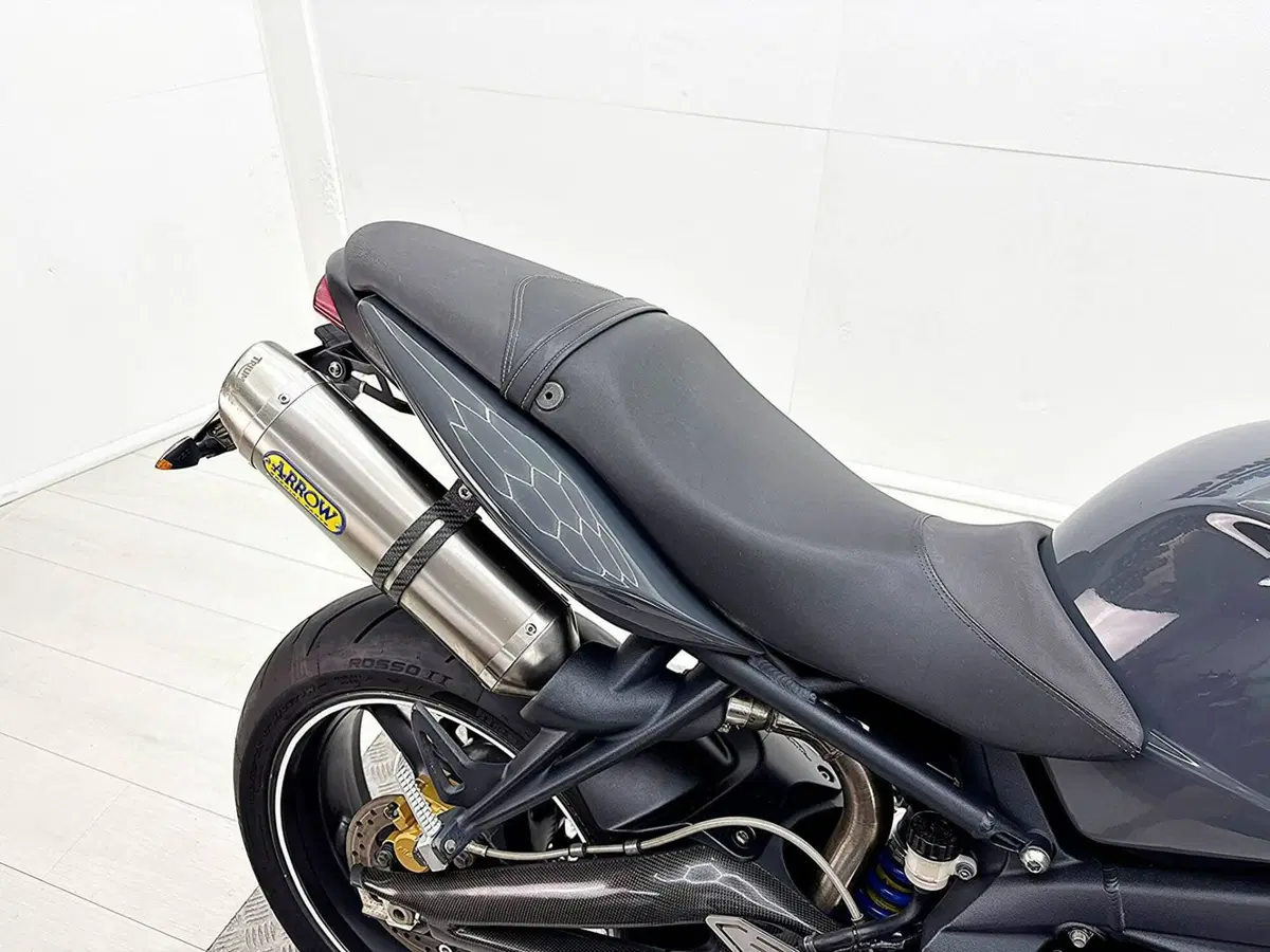 Triumph Street Triple R (2009 - 12) (19)