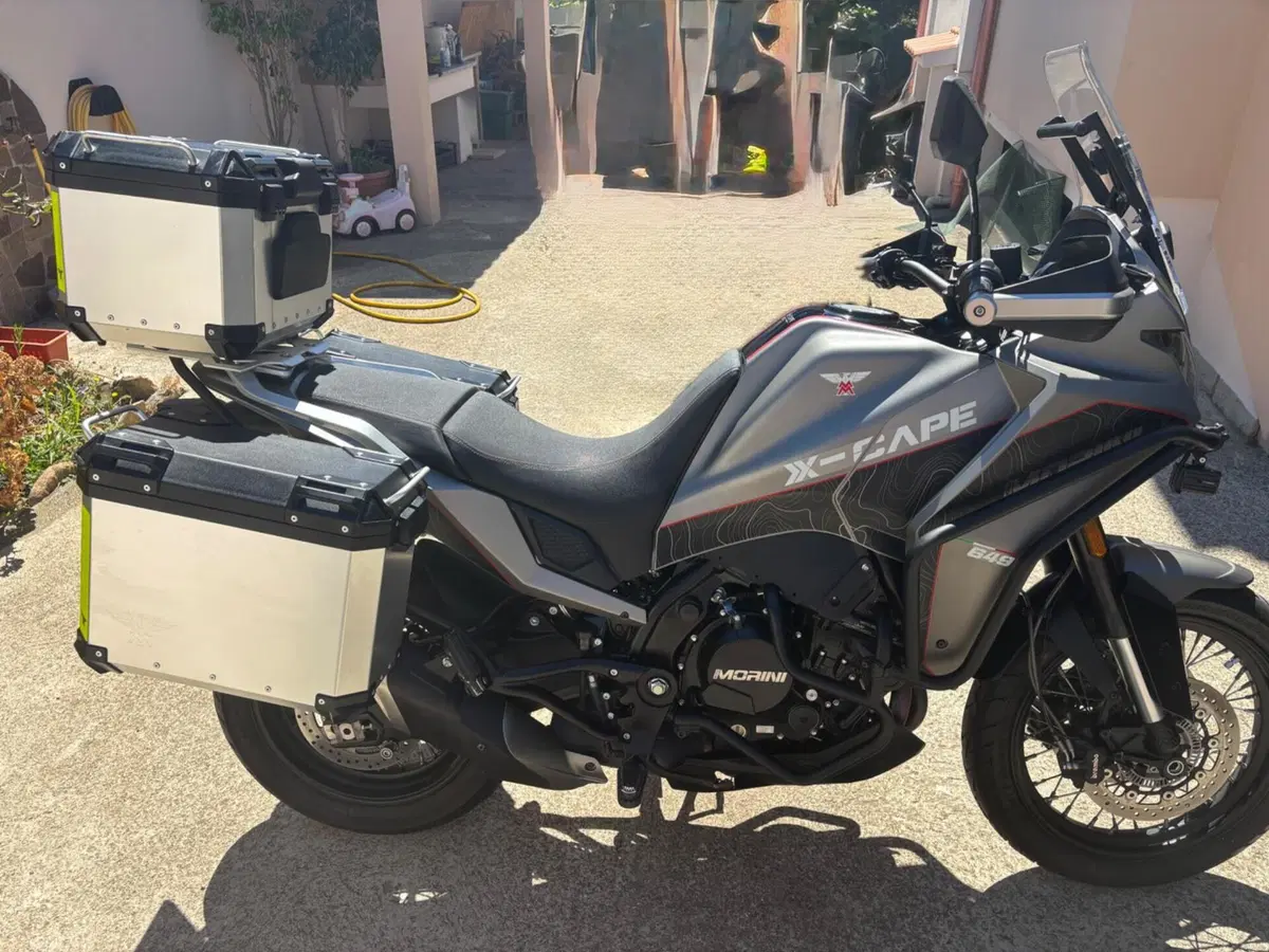 Moto Morini X-Cape 650 (2021 - 26) (3)