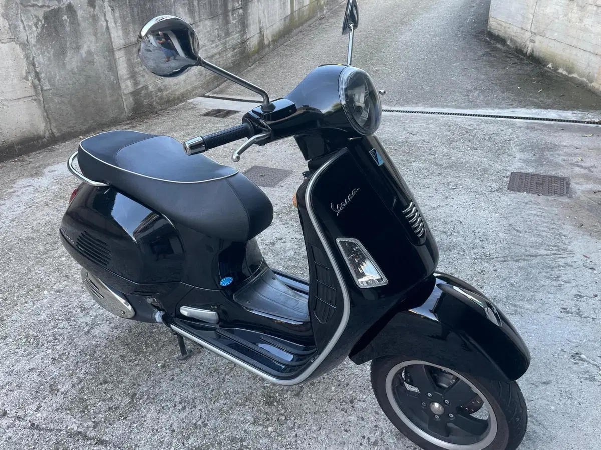 Vespa GTS 300 Super (2008 - 16) (2)