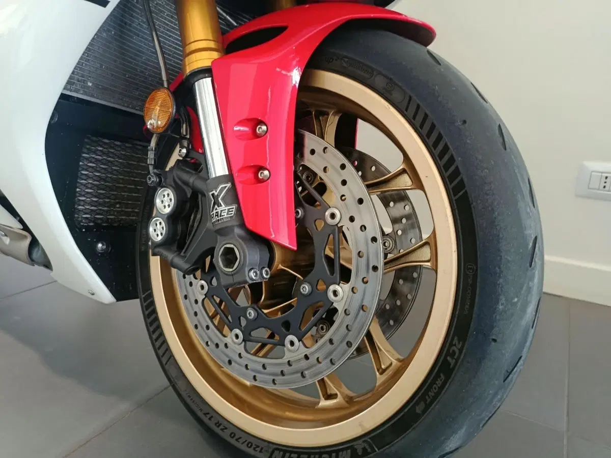 Yamaha YZF R1 World GP 60th Anniversary (2022 - 23) (4)