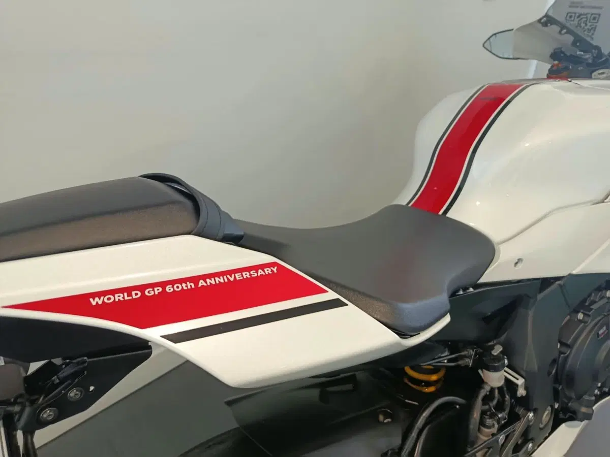 Yamaha YZF R1 World GP 60th Anniversary (2022 - 23) (5)