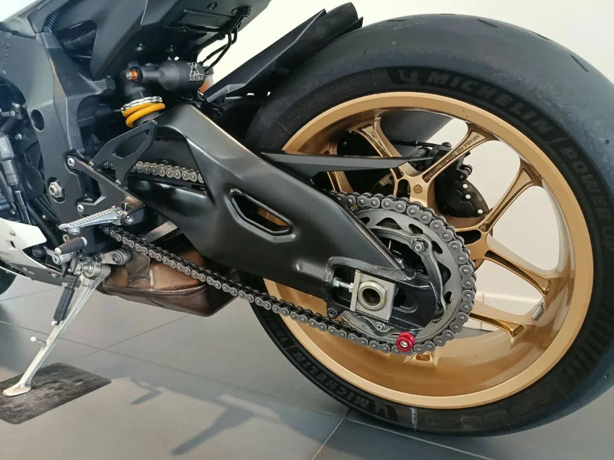 Yamaha YZF R1 World GP 60th Anniversary (2022 - 23) (7)