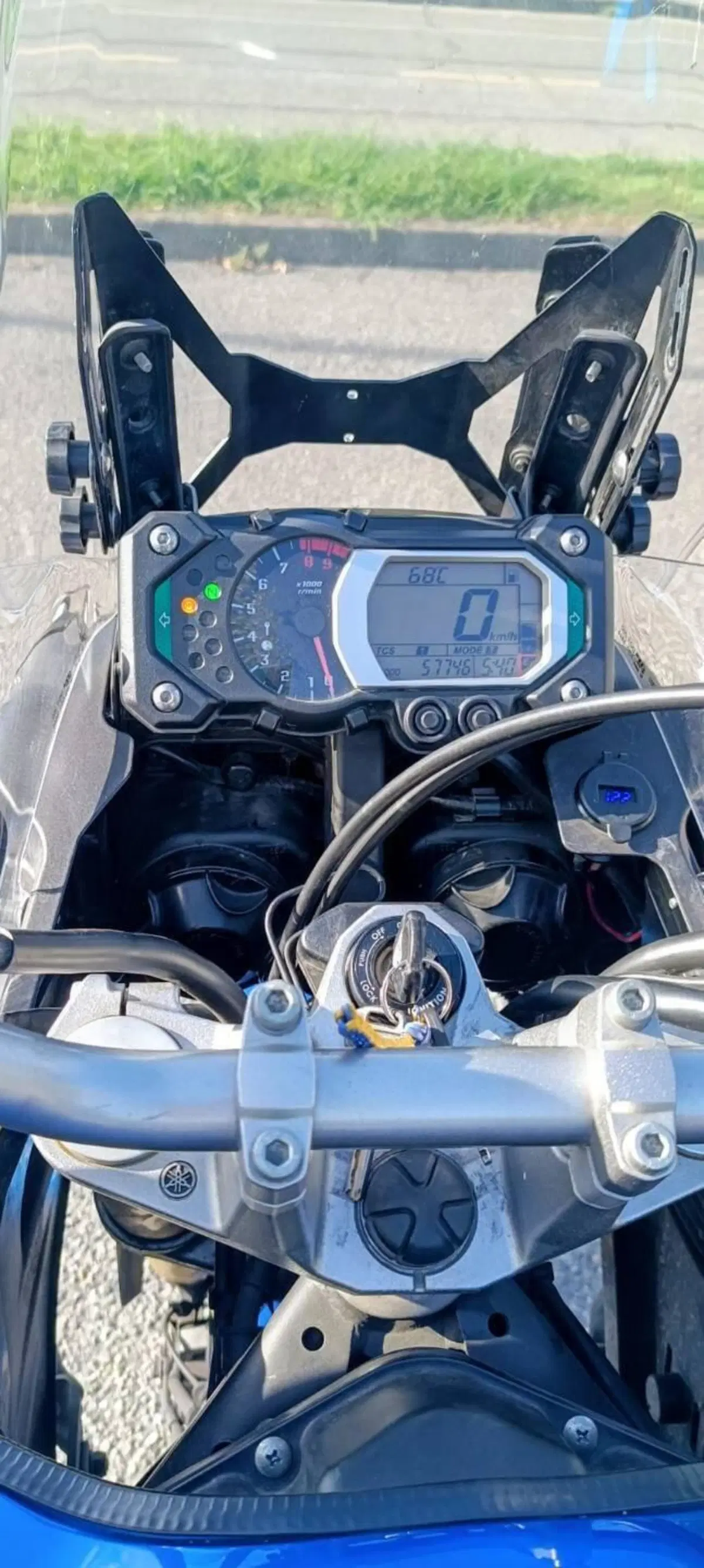 Yamaha XT1200Z Super Ténéré First Edition (2010 - 11) (6)