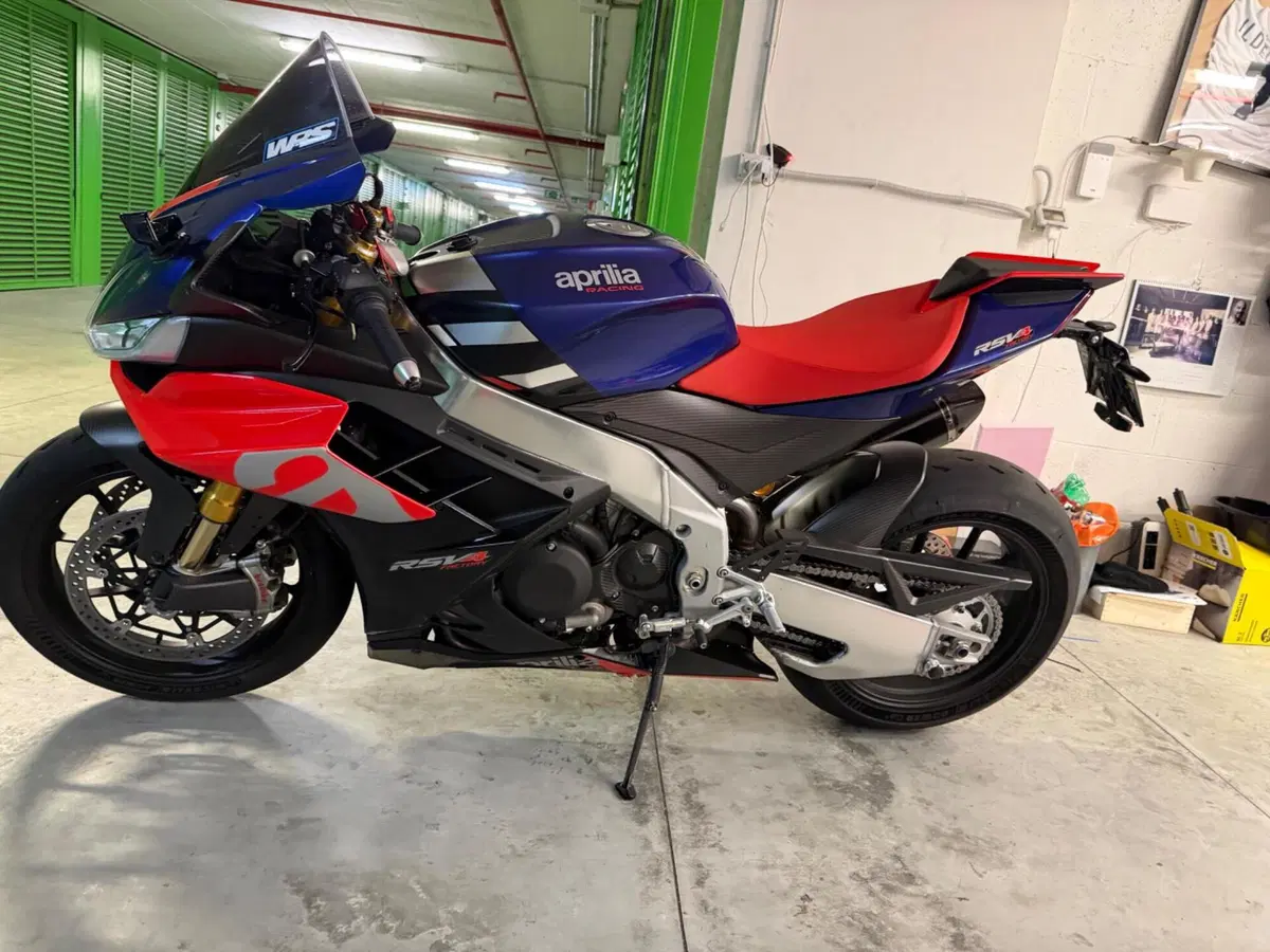 Aprilia RSV4 1100 Factory (2021 - 24) (4)