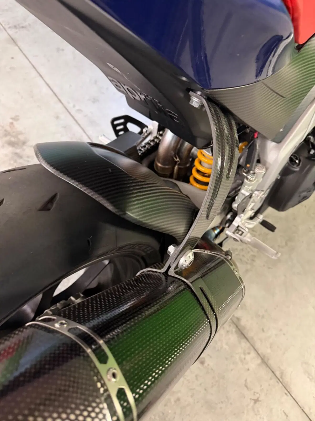 Aprilia RSV4 1100 Factory (2021 - 24) (8)