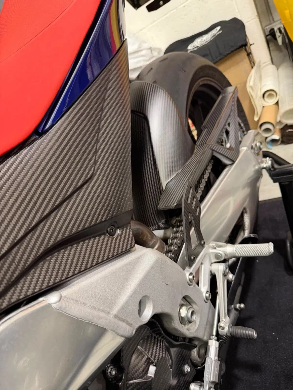 Aprilia RSV4 1100 Factory (2021 - 24) (11)