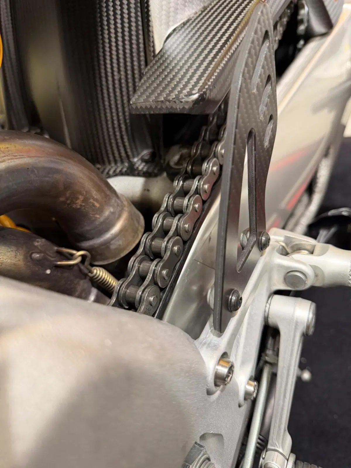 Aprilia RSV4 1100 Factory (2021 - 24) (12)