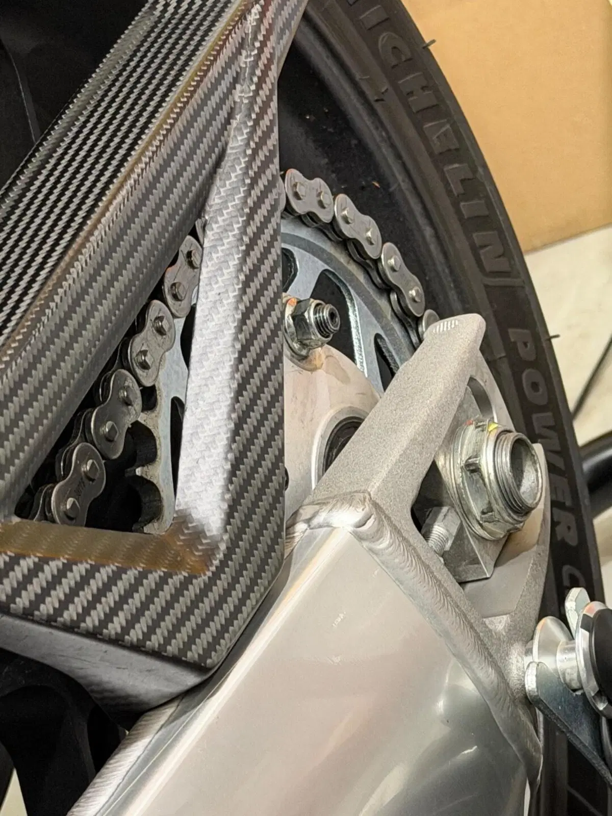 Aprilia RSV4 1100 Factory (2021 - 24) (13)