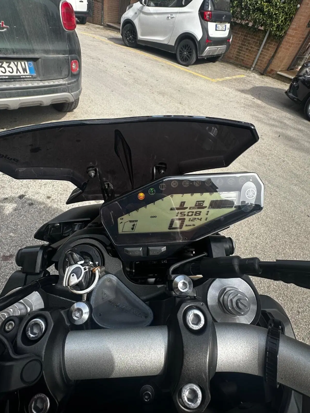 Yamaha MT-09 (2017 - 20) (4)