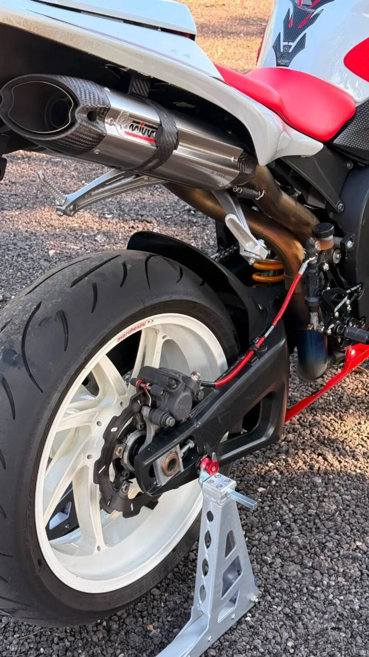 Yamaha YZF R1 (2007 - 08) (11)