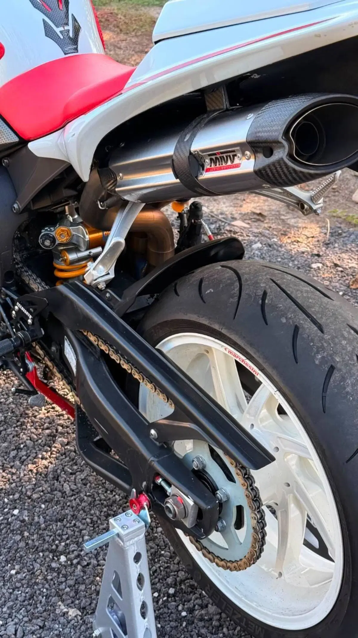Yamaha YZF R1 (2007 - 08) (12)