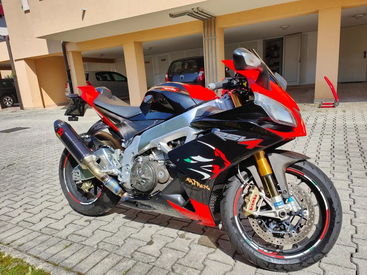 Aprilia RSV4 Factory (2009 - 12) (2)