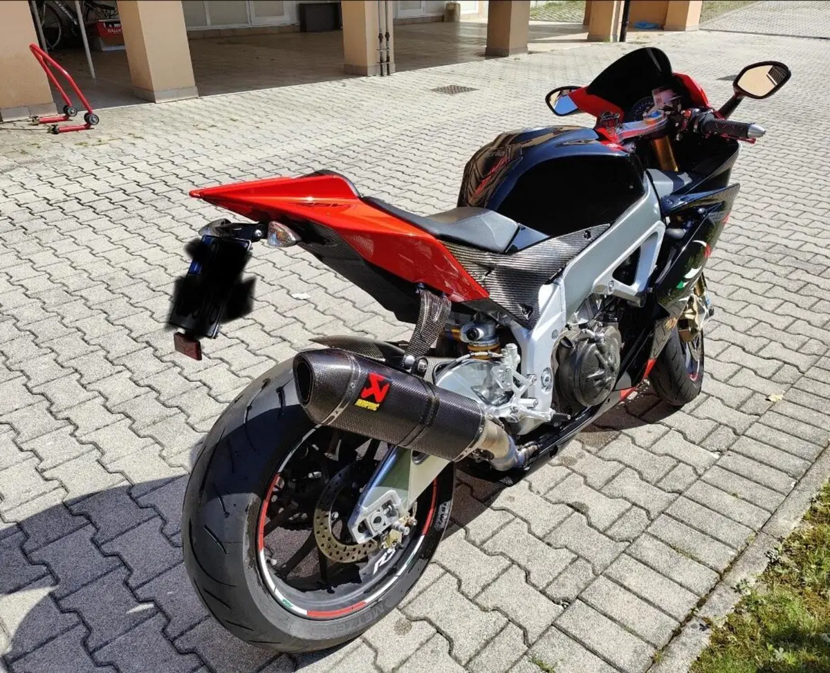 Aprilia RSV4 Factory (2009 - 12) (4)