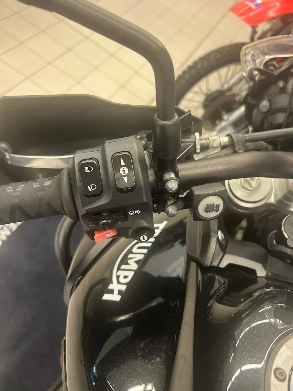 Triumph Tiger 800 XCx (2015 - 17) (11)