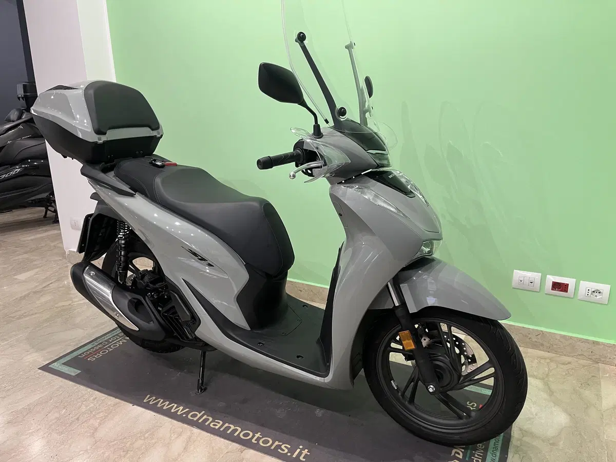Honda SH 150i (2024 - 25) (4)