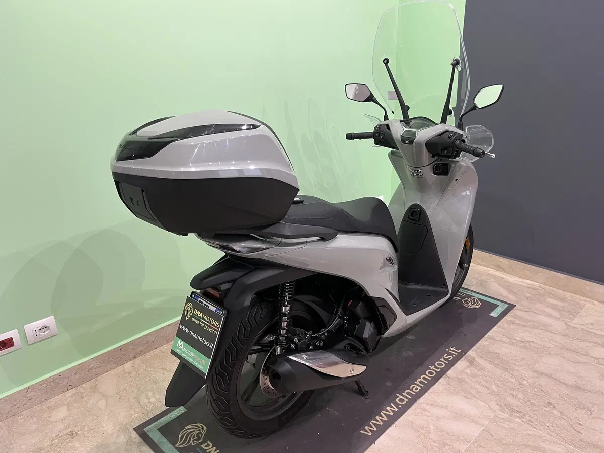 Honda SH 150i (2024 - 25) (5)