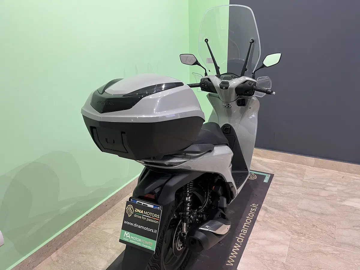 Honda SH 150i (2024 - 25) (6)