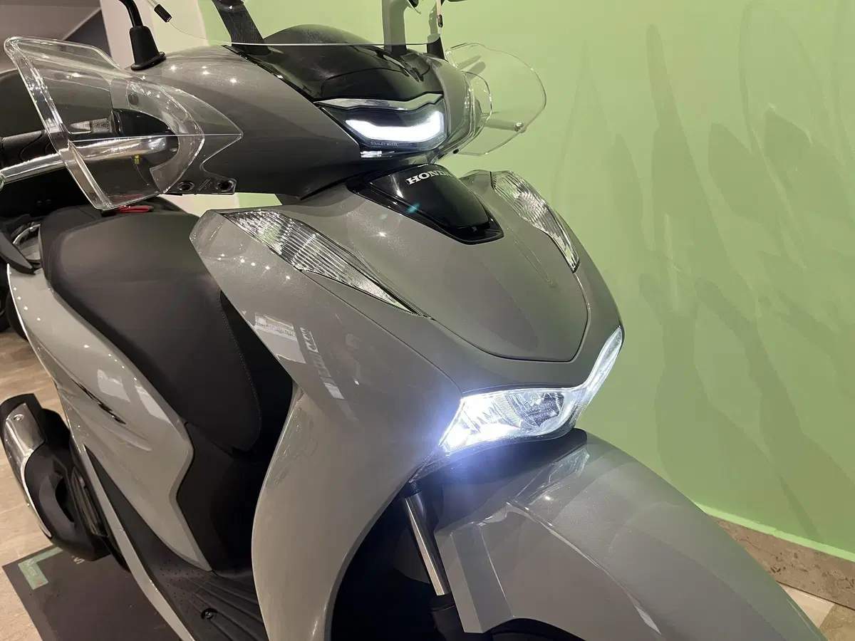 Honda SH 150i (2024 - 25) (7)