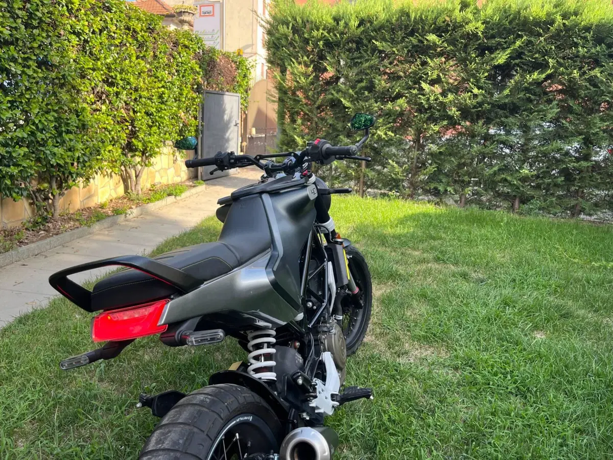 Husqvarna Svartpilen 401 (2021 - 23) (5)