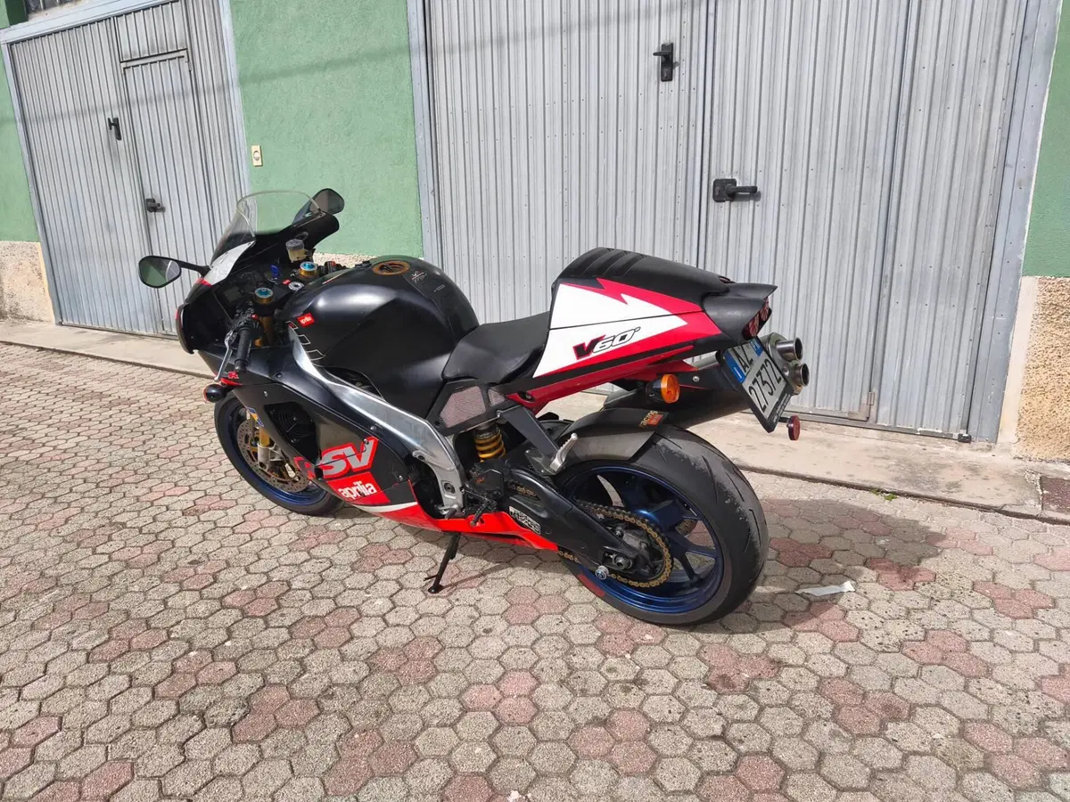 Aprilia RSV 1000 R (2001 - 02) (3)