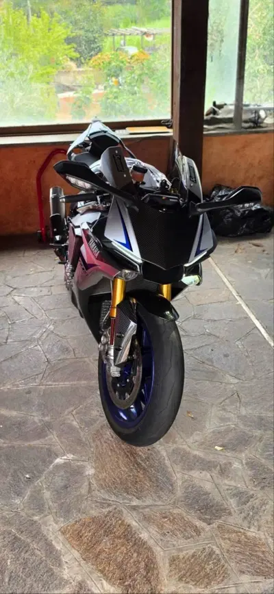 Yamaha YZF R1 M (2015 - 16) usata