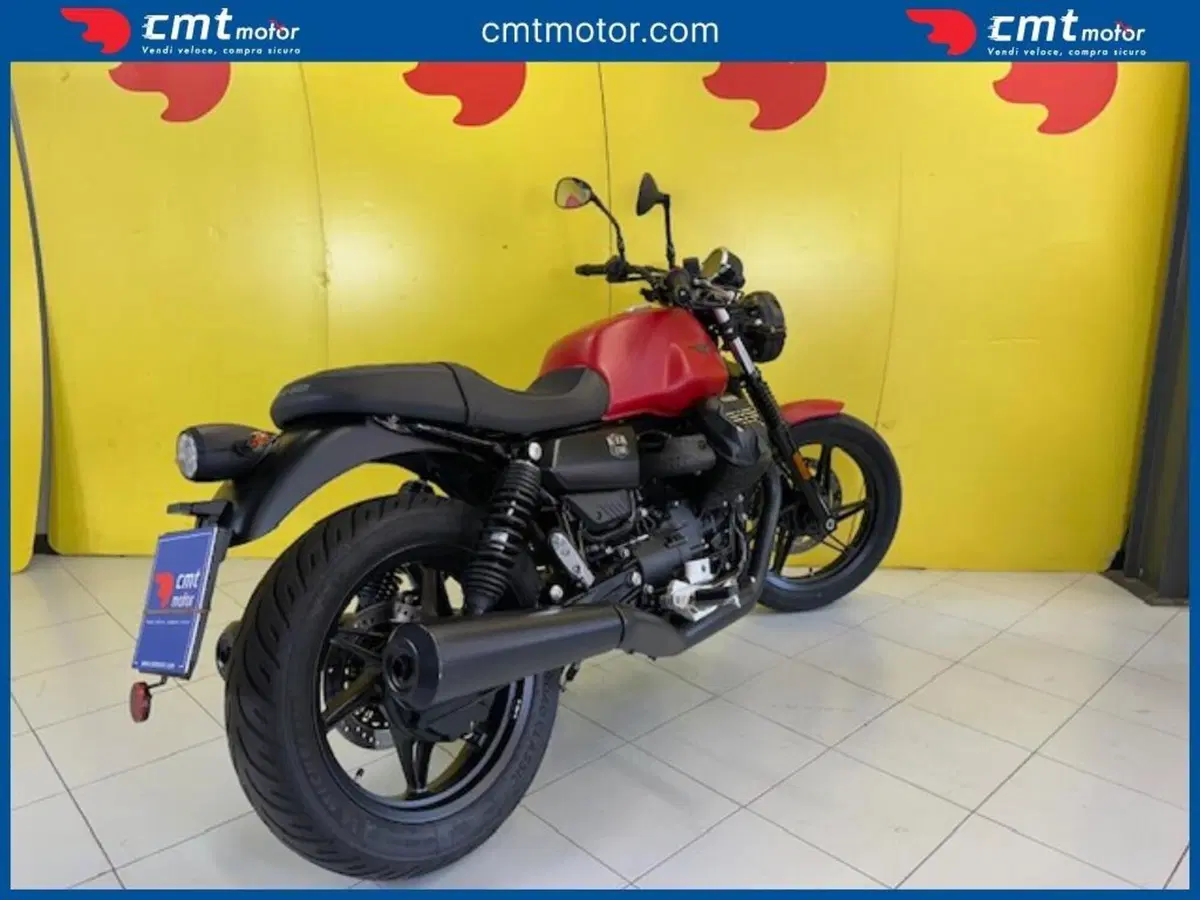 Moto Guzzi V7 Stone (2021 - 24) (4)