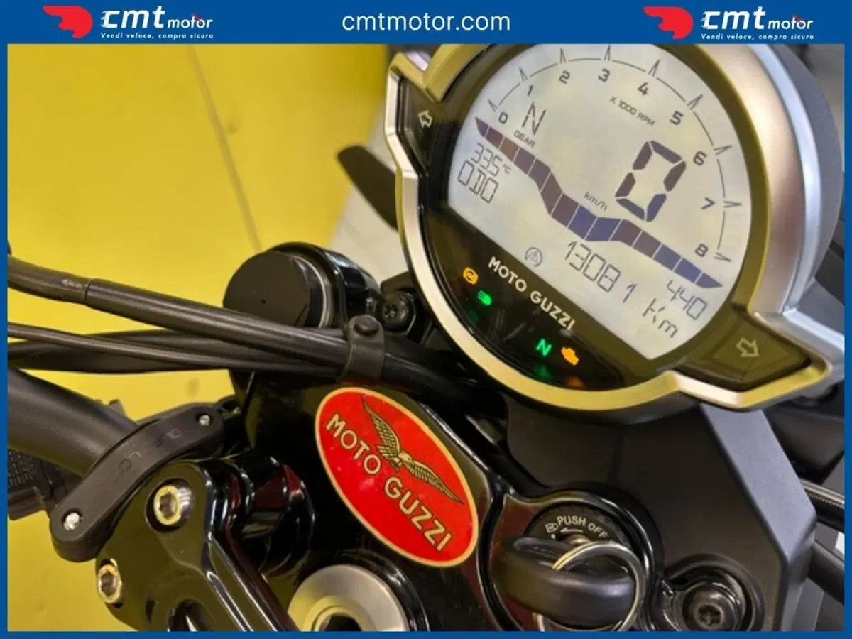 Moto Guzzi V7 Stone (2021 - 24) (5)