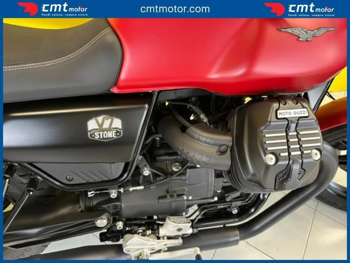 Moto Guzzi V7 Stone (2021 - 24) (7)