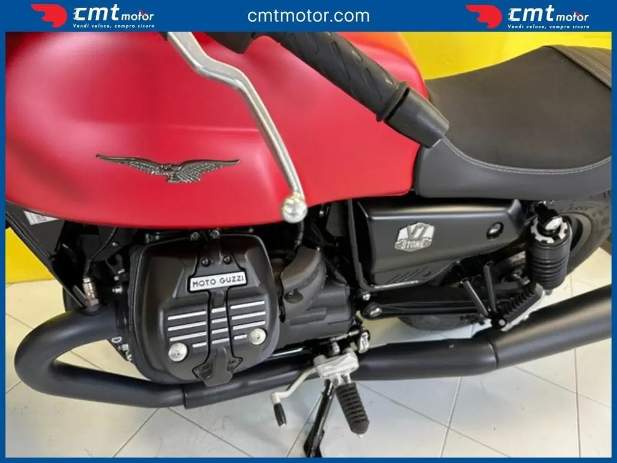Moto Guzzi V7 Stone (2021 - 24) (9)