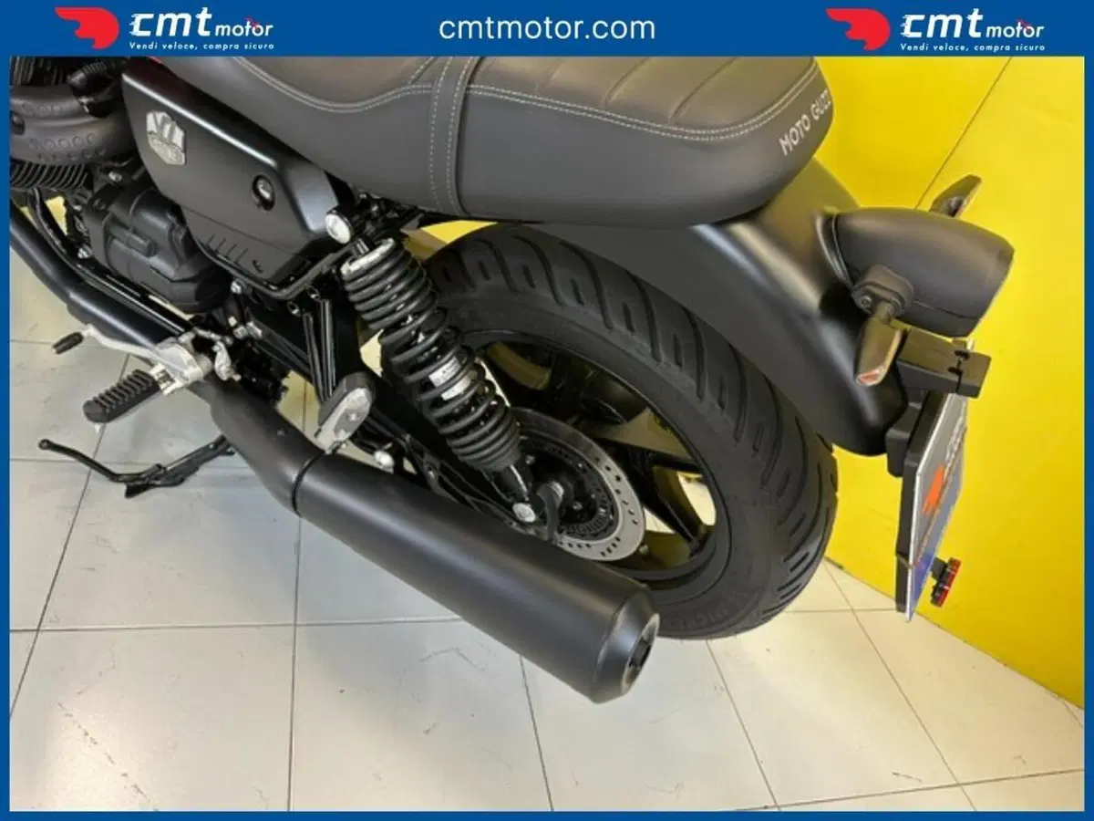 Moto Guzzi V7 Stone (2021 - 24) (10)