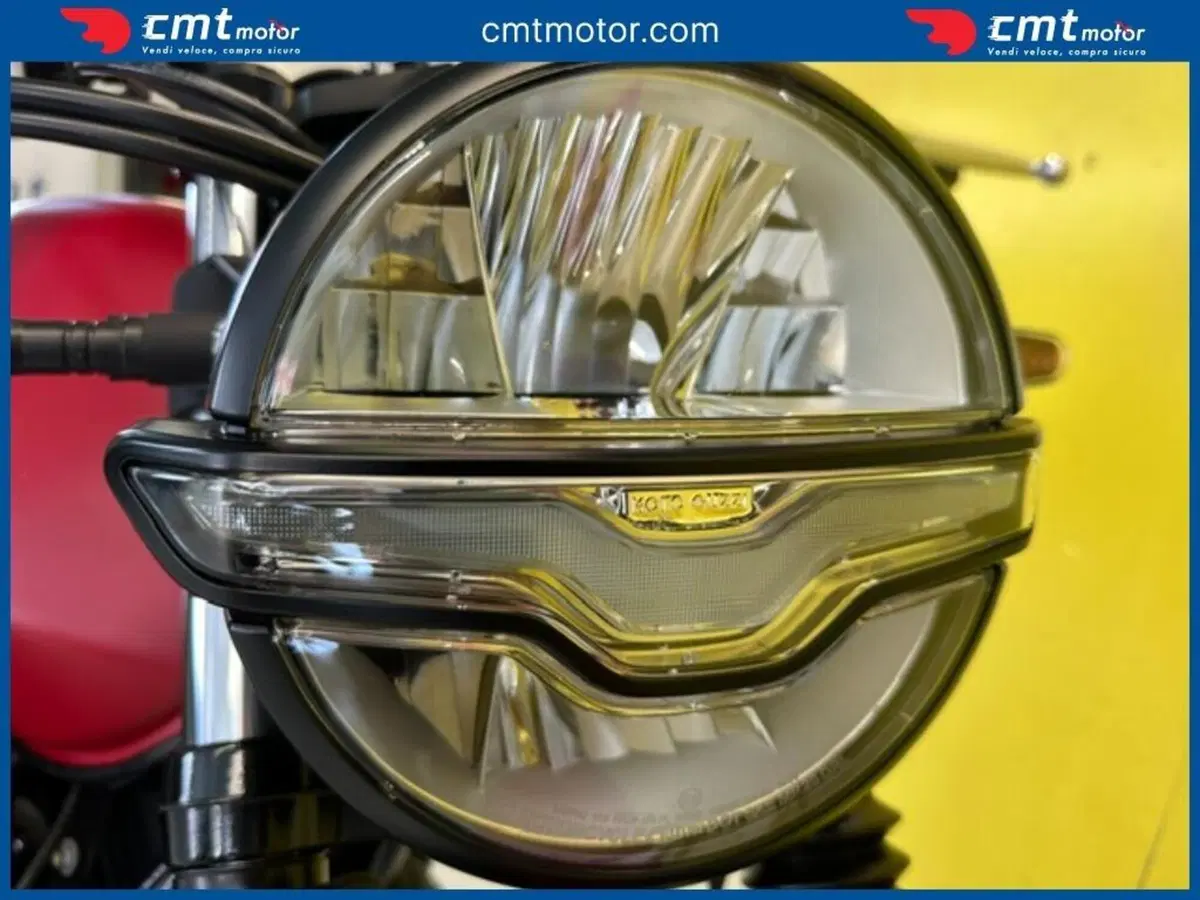 Moto Guzzi V7 Stone (2021 - 24) (11)