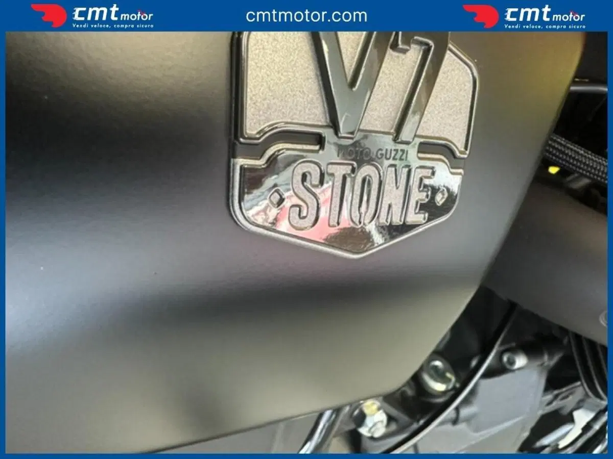 Moto Guzzi V7 Stone (2021 - 24) (12)