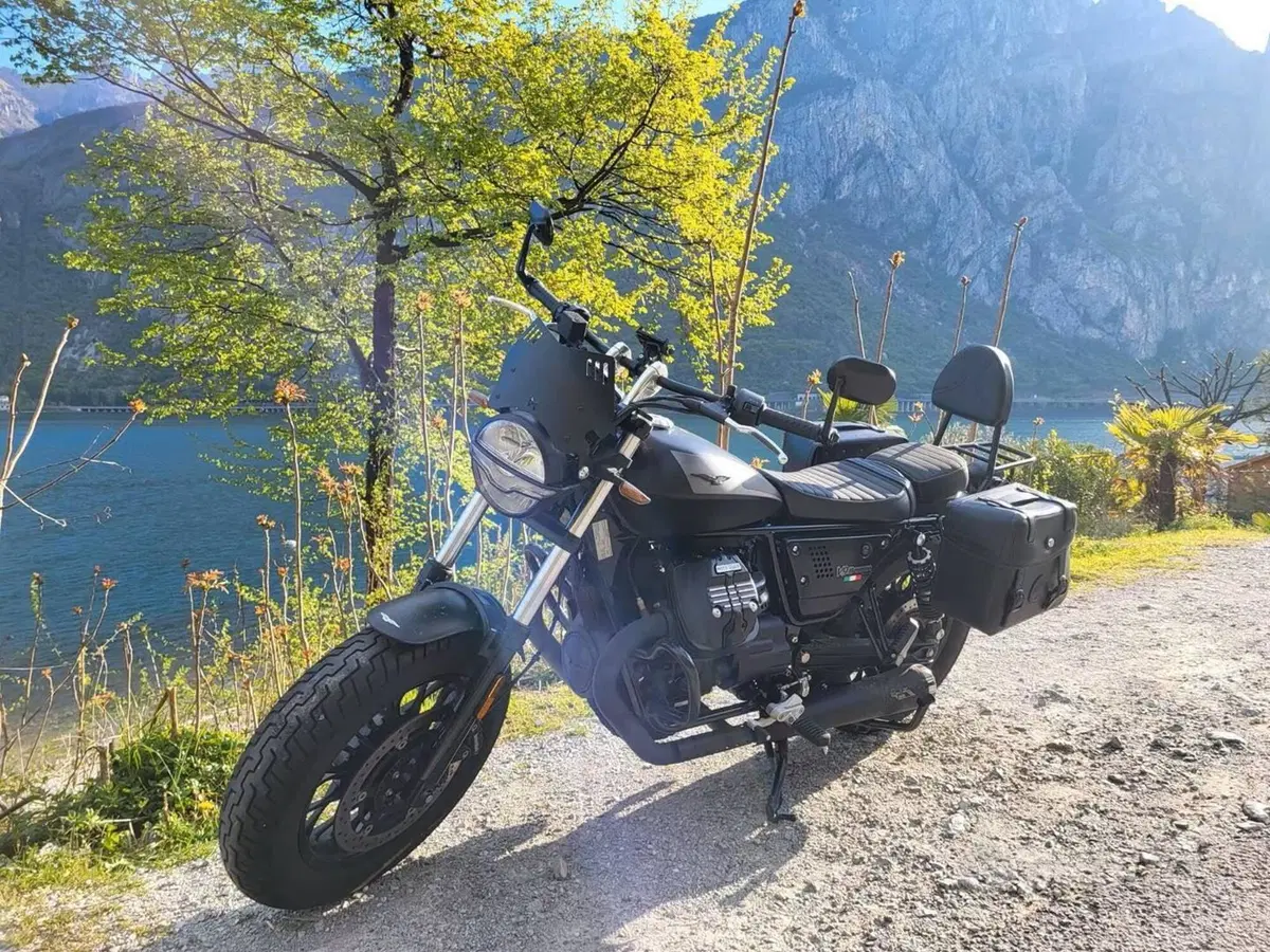 Moto Guzzi V9 Bobber (2021 - 25) (3)